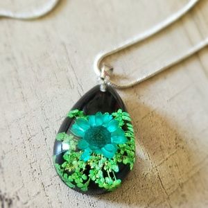 Beautiful Dried Flower Pendant Necklace
